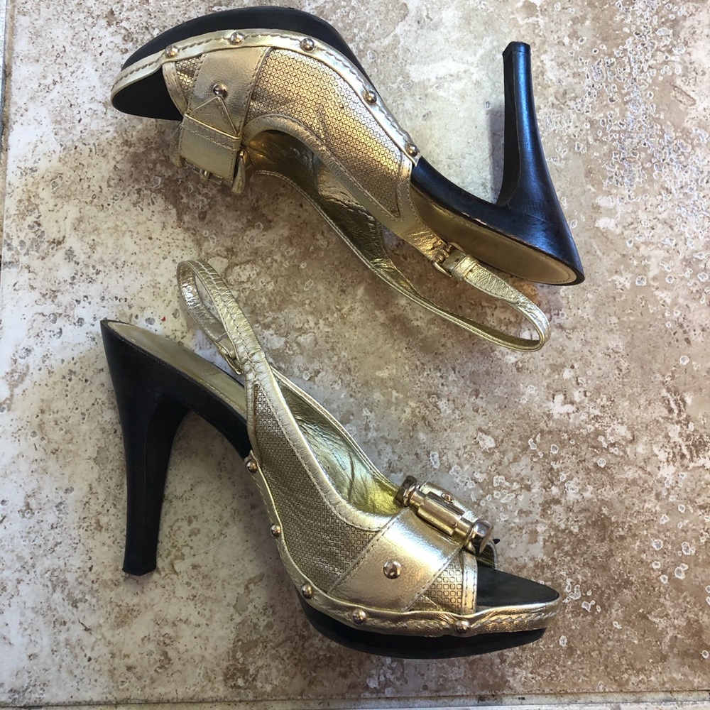 Burberry gold heals